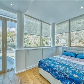 6 bedroom villa with pool and roof terrace, Sveti Stefan, sleeps 12